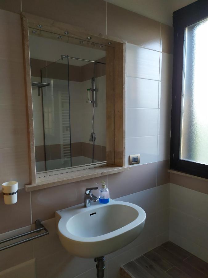 Bed and Breakfast Nero Basalto Azzurro Mare Aci Castello Exterior foto