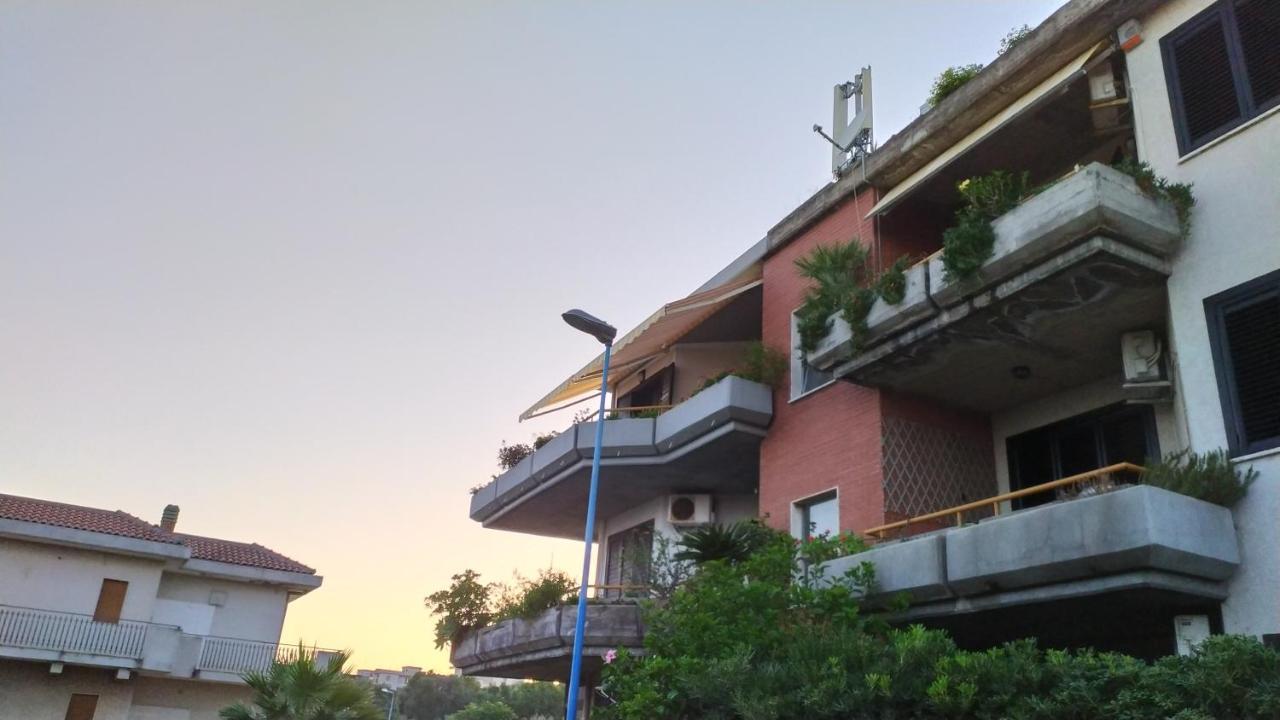 Bed and Breakfast Nero Basalto Azzurro Mare Aci Castello Exterior foto