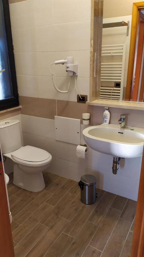 Bed and Breakfast Nero Basalto Azzurro Mare Aci Castello Exterior foto