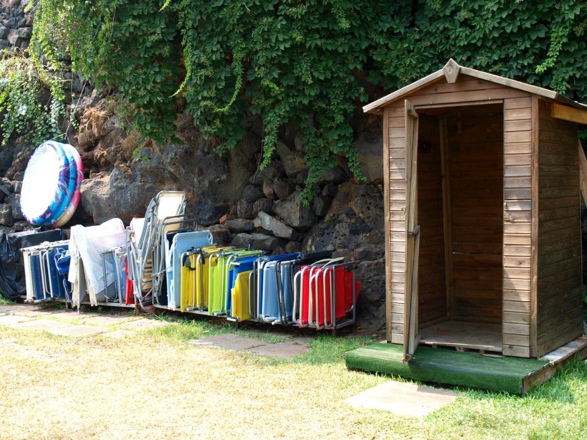 Bed and Breakfast Nero Basalto Azzurro Mare Aci Castello Exterior foto